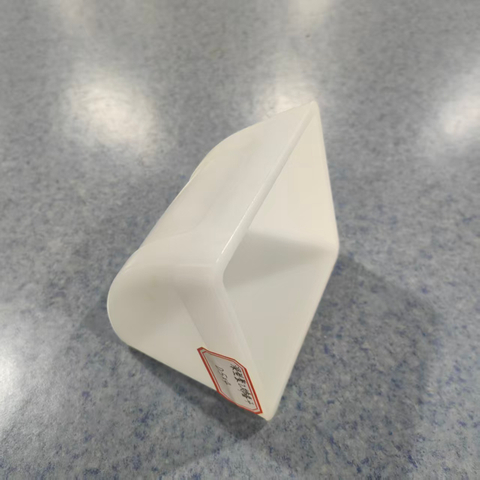 Cangilones elevadores de HDPE personalizados para maquinaria de granos Repuestos ideales de rendimiento estable para el transporte de elevación de granos a granel 134X114X102 D5X4
