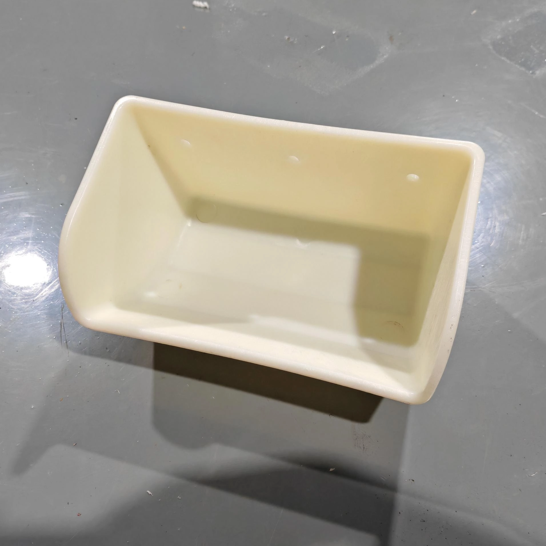 Cucharón elevador de nailon para transportadores industriales: comparación de rendimiento con opciones de HDPE